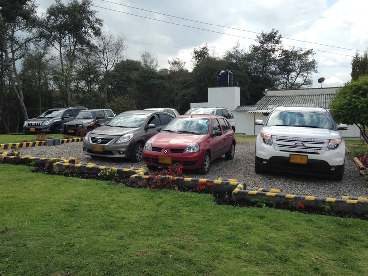 zona-de-parqueadero-centro-de-eventos-el-sol